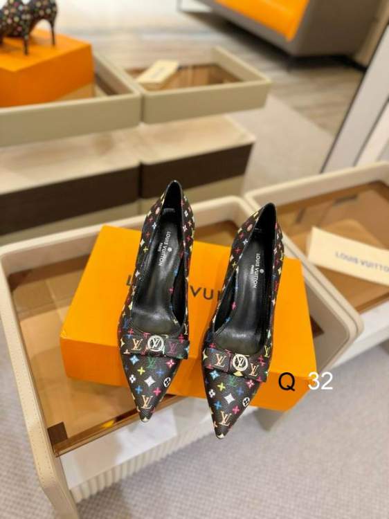 Picture of Louis Vuitton Shoes _SKULVsz35-40YY040712534